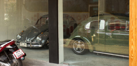 Volkswagen-Beetles-in-Bangkok-Thailand-by-Sebastian-Motsch-03 1280px