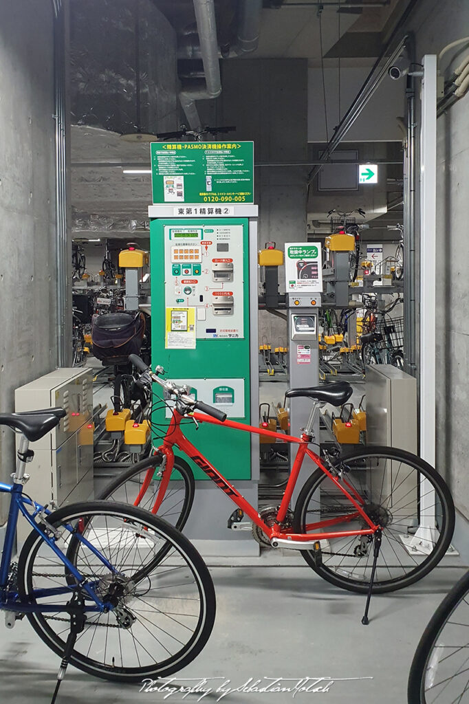 Cycling in Tokyo Japan Photo by Sebastian Motsch 09