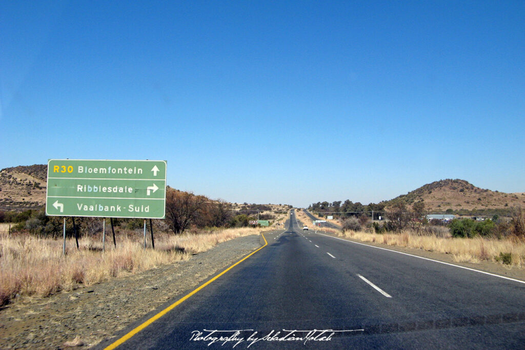 South Africa Johannesburg to Bloemfontein R30 Road Sign Photo by Sebastian Motsch