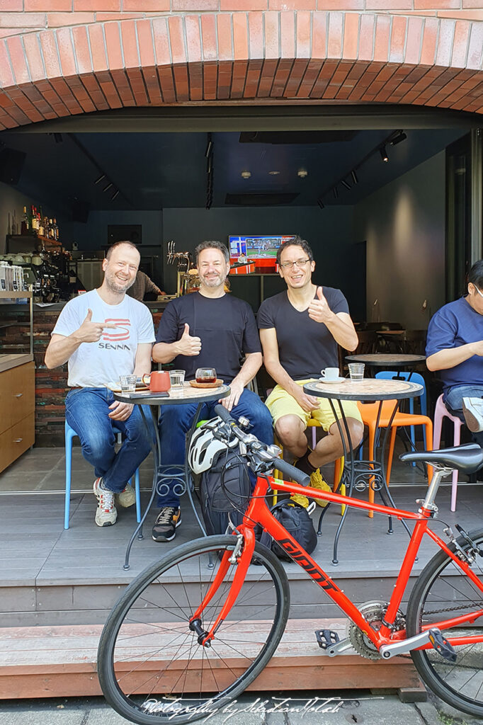 Cycling in Tokyo Japan Photo by Sebastian Motsch