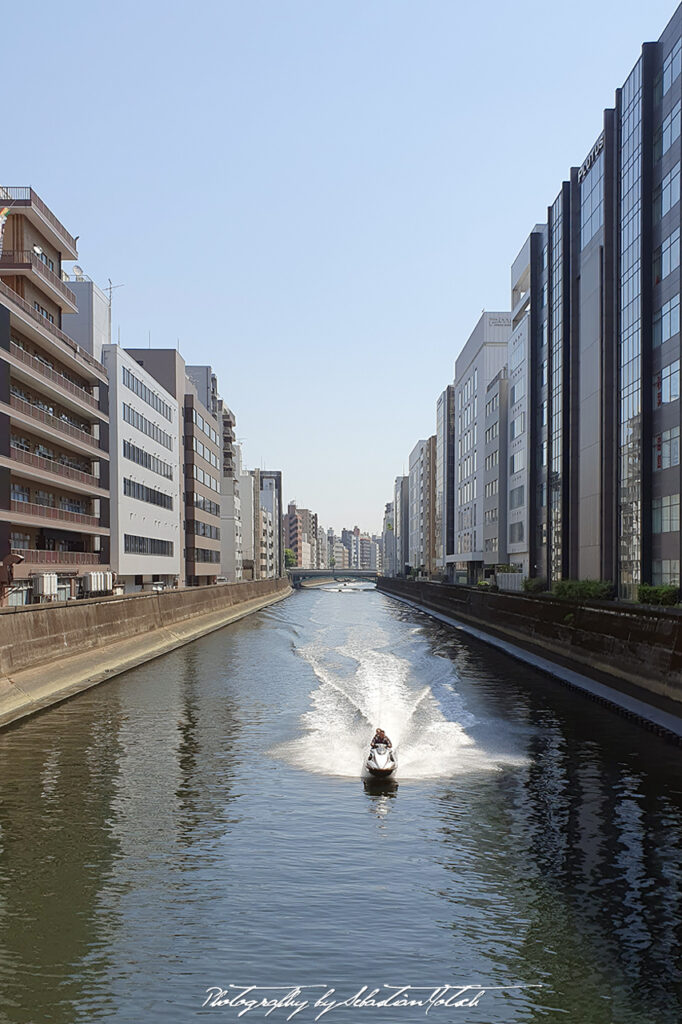 Cycling in Tokyo Japan Photo by Sebastian Motsch