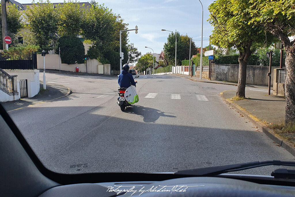 Scooter with Surfboard Capbreton France by Sebastian Motsch