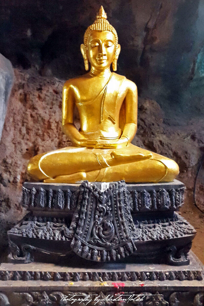 Thailand Sitting Bhudda Cave Photo by Sebastian Motsch