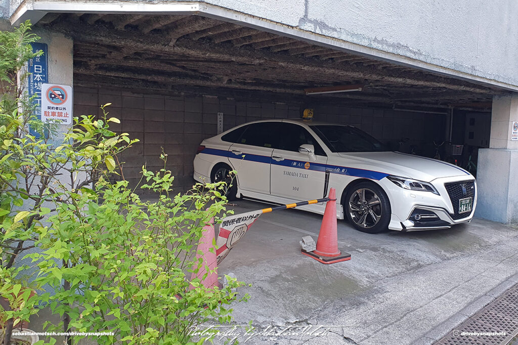 Toyota Crown Athlete Tokyo Taito Drive-by Snapshots by Sebastian Motsch