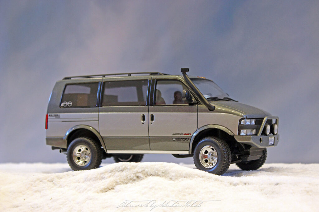 Chevrolet Astro Van 4WD Scale Model by Sebastian Motsch