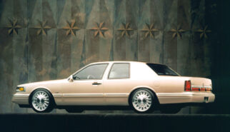 Lincoln TownCar Coupé Photoshop by Sebastian Motsch