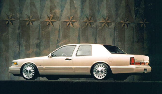 Lincoln TownCar Coupé Photoshop by Sebastian Motsch